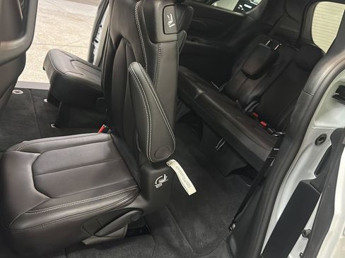 Used 2026 Chrysler Pacifica Select AWD/4WD image 29