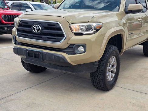 Used 2017 Toyota Tacoma SR5 w/ Tow Package AWD/4WD image 8