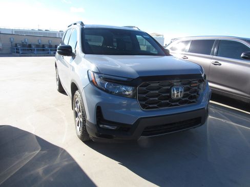 Used 2022 Honda Passport TrailSport image 2