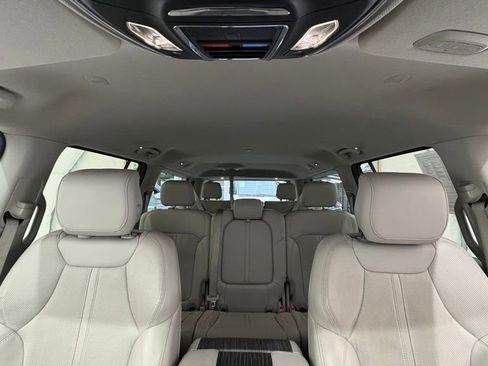 Used 2024 Jeep Wagoneer L Series II w/ Flexible Seating Group AWD/4WD image 38