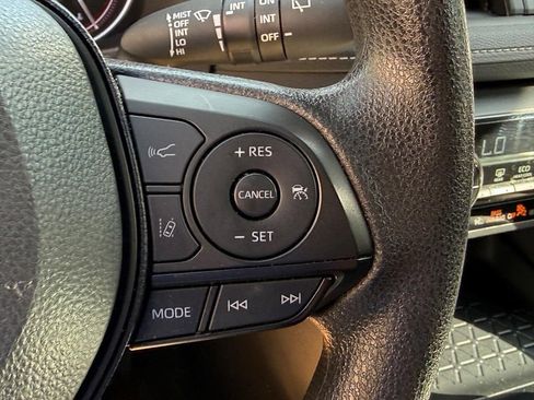 Used 2025 Toyota RAV4 XLE AWD/4WD image 19