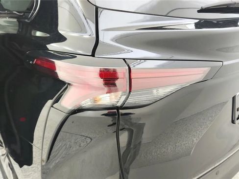 Used 2024 Toyota Sienna XLE image 15