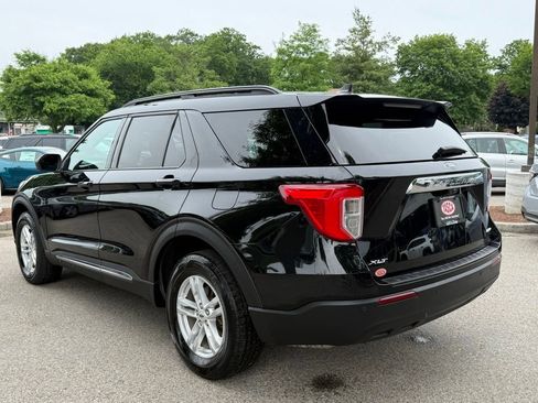 Used 2023 Ford Explorer XLT AWD/4WD image 10