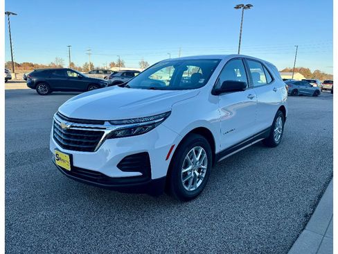 Used 2022 Chevrolet Equinox LS image 8