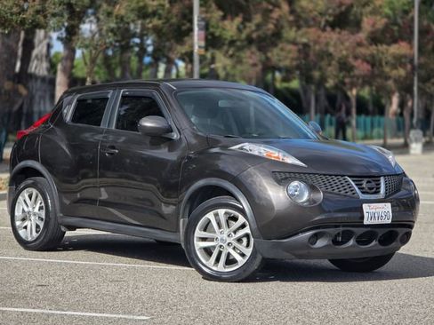 Used 2013 Nissan Juke S FWD image 2