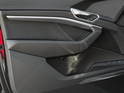 Certified 2023 Audi e-tron Premium Plus w/ Premium Plus Package image 23