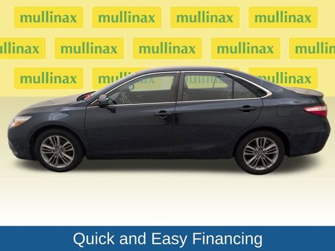 Used 2016 Toyota Camry SE image 9