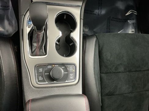 Used 2017 Jeep Grand Cherokee Trailhawk image 25