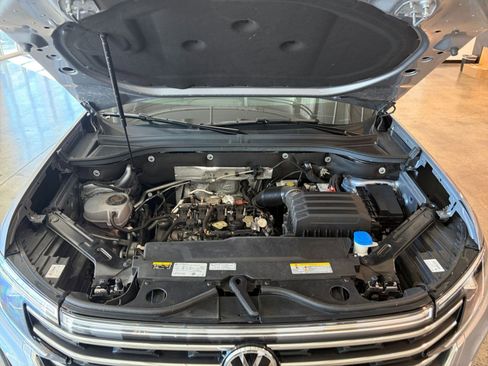 Used 2025 Volkswagen Atlas SE image 32