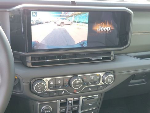 New 2026 Jeep Gladiator Mojave image 9