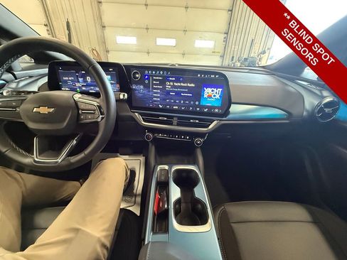 Used 2024 Chevrolet Equinox EV LT FWD image 23