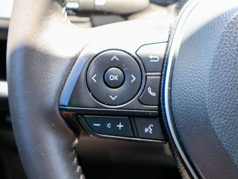 Used 2020 Toyota RAV4 XLE Premium FWD image 15