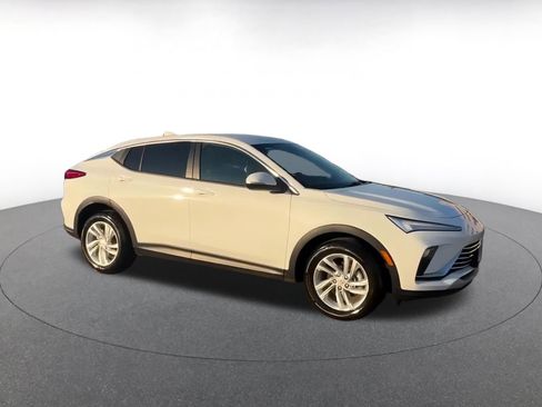 Used 2025 Buick Envista Preferred image 2