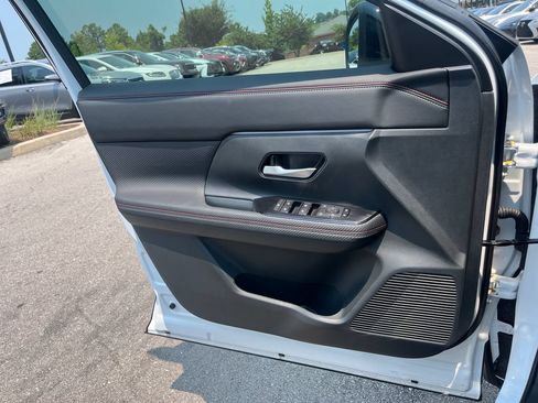 Certified 2026 Nissan Kicks SR FWD image 11