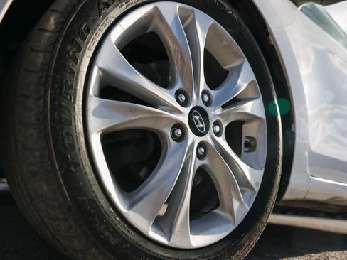 Used 2016 Hyundai Elantra GT image 34