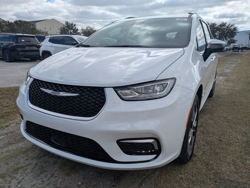 New 2026 Chrysler Pacifica Pinnacle w/ Trailer Tow Group image 6