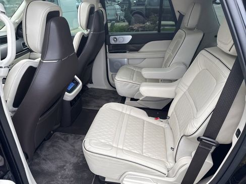 Used 2024 Lincoln Navigator Black Label image 15