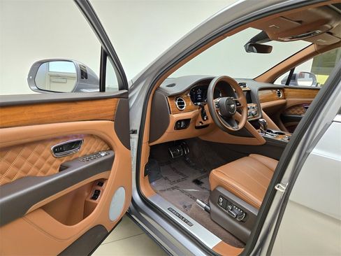 Certified 2022 Bentley Bentayga V8 image 16