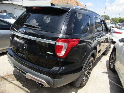 Used 2017 Ford Explorer Platinum AWD/4WD image 4