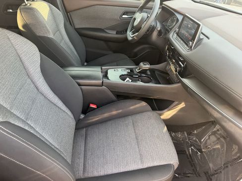 Used 2021 Nissan Rogue SV FWD image 11