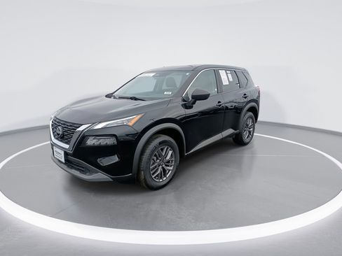 Used 2023 Nissan Rogue S image 4