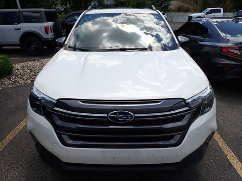 Used 2025 Subaru Forester Premium w/ Convenience Package #1 AWD/4WD image 5