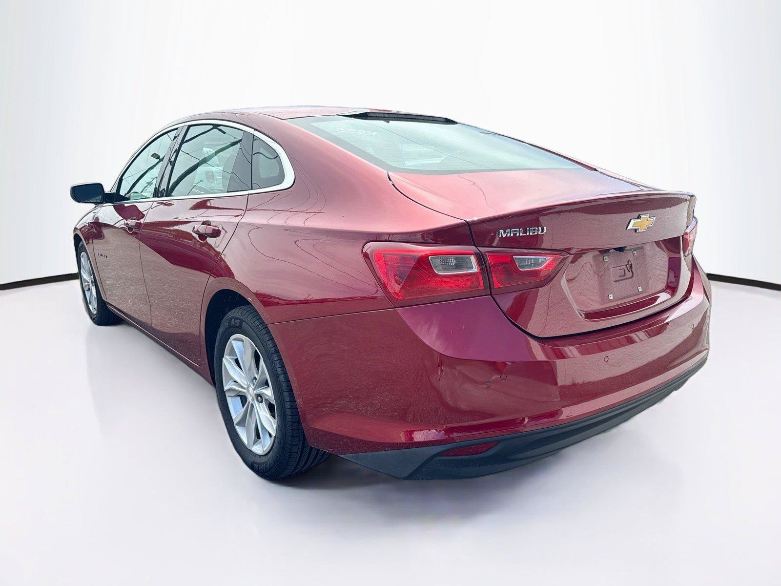 Used 2025 Chevrolet Malibu LT FWD image 3