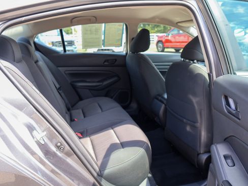 Used 2025 Nissan Altima 2.5 SV FWD image 24