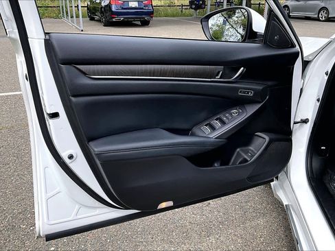 Used 2018 Honda Accord Touring image 21