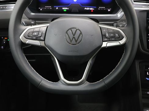 Used 2023 Volkswagen Tiguan SE FWD image 17