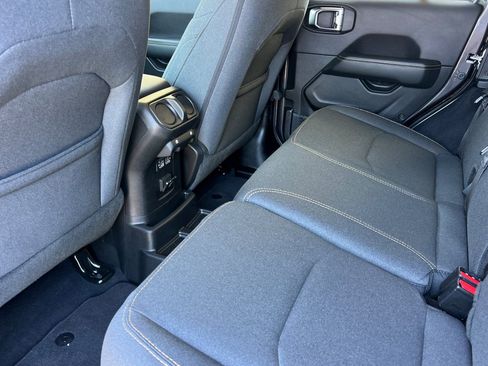 Used 2025 Jeep Wrangler Unlimited Sahara w/ Safety Group image 12