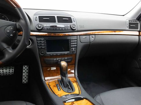 Used 2005 Mercedes-Benz E 500 Sedan image 22