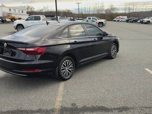 Used 2021 Volkswagen Jetta SE image 8