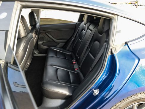 Used 2022 Tesla Model 3 Long Range AWD/4WD image 40