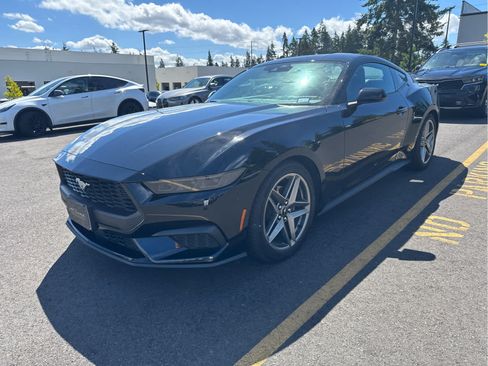 Used 2025 Ford Mustang Coupe RWD image 3