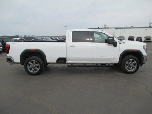 Certified 2025 GMC Sierra 3500 SLE w/ SLE Value Package image 4