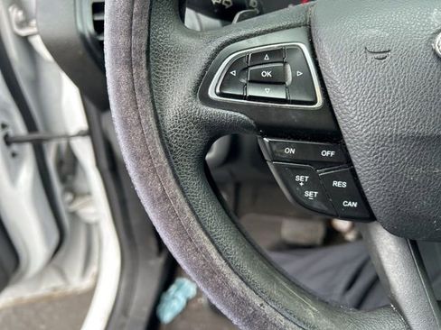 Used 2017 Ford Escape SE image 27