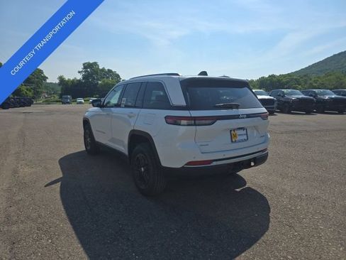Certified 2023 Jeep Grand Cherokee Laredo AWD/4WD image 6