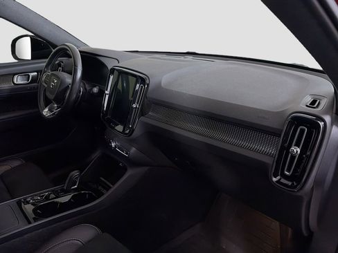 Used 2019 Volvo XC40 T5 R-Design AWD/4WD image 29