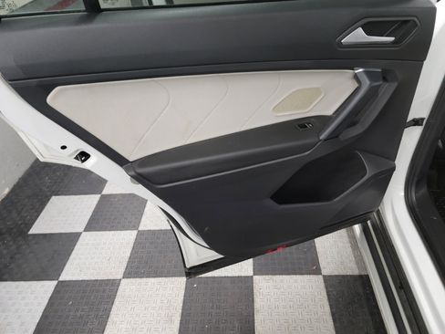 Used 2019 Volkswagen Tiguan SEL Premium w/ 3rd Row Seat Package image 35