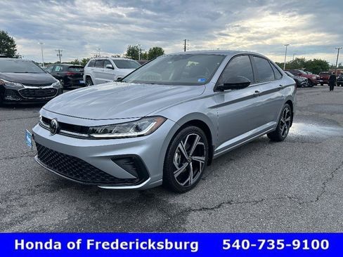 Used 2025 Volkswagen Jetta Sport FWD image 1