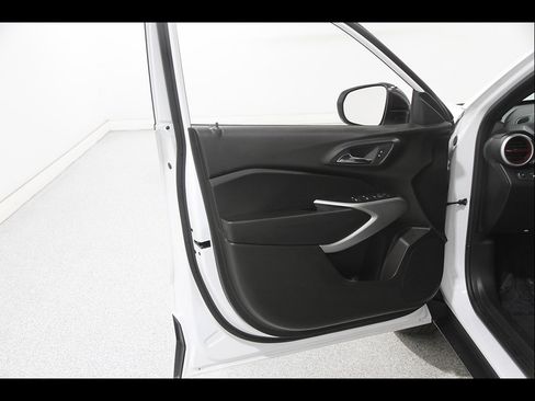 Certified 2024 Chevrolet Trax RS FWD image 4