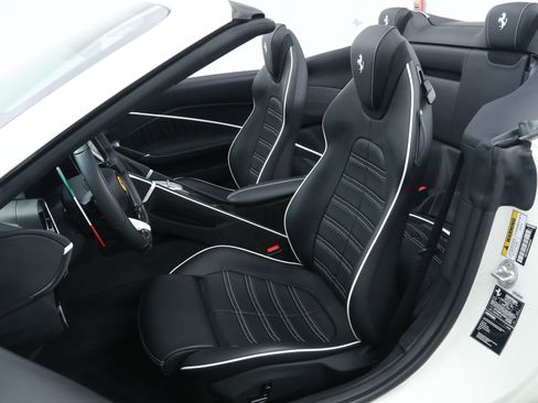 Certified 2025 Ferrari Roma Spider RWD image 5