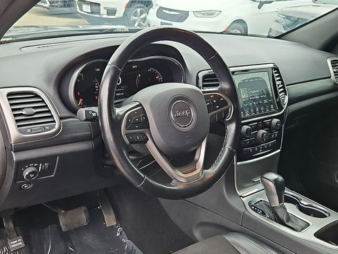 Used 2020 Jeep Grand Cherokee Altitude image 28