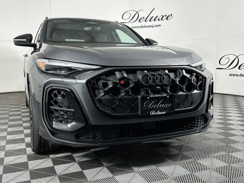 Used 2025 Audi SQ5 Premium Plus w/ Premium Plus Package image 30