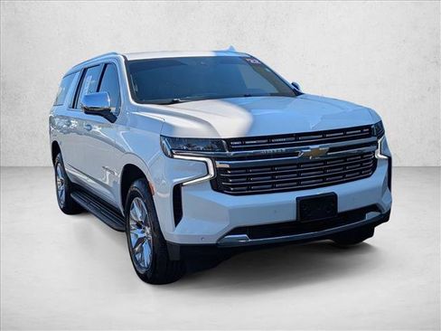 Used 2022 Chevrolet Suburban Premier image 3