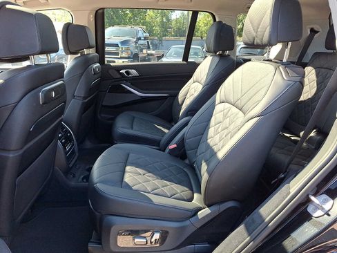 Used 2024 BMW X7 xDrive40i w/ Premium Package AWD/4WD image 8