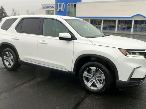 New 2025 Honda Pilot EX-L image 2