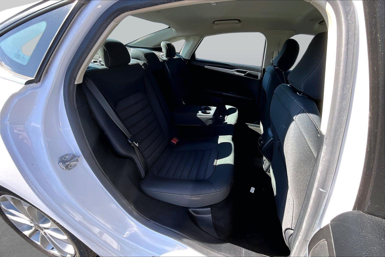 Used 2020 Ford Fusion SE FWD image 27