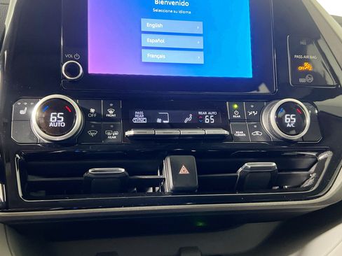 Used 2024 Toyota Highlander XLE FWD image 26